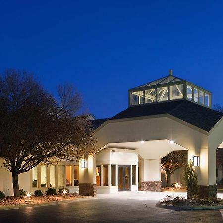 Endeavor Inn & Suites, Trademark Collection By Wyndham Topeka Bagian luar foto