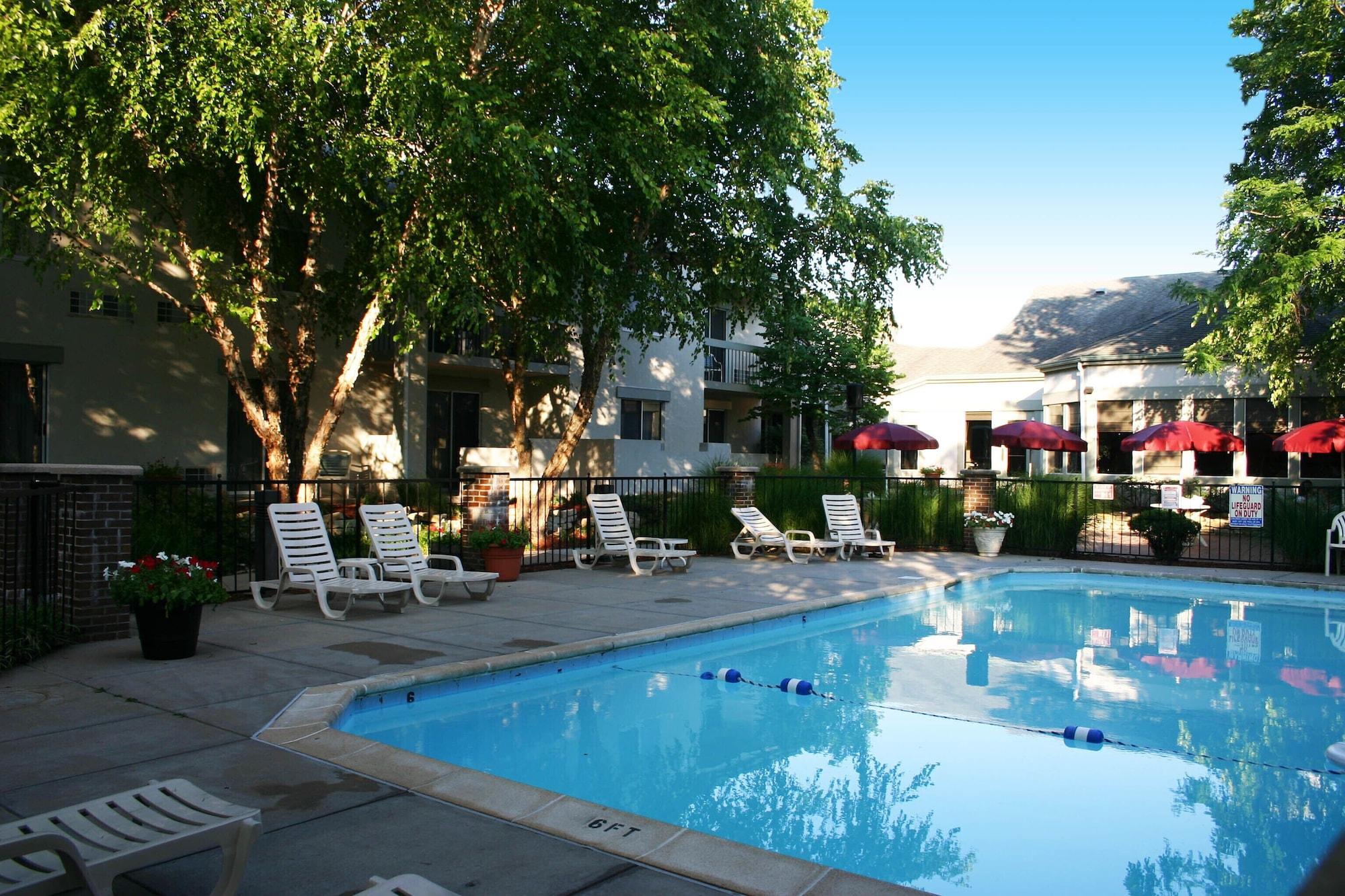 Endeavor Inn & Suites, Trademark Collection By Wyndham Topeka Bagian luar foto