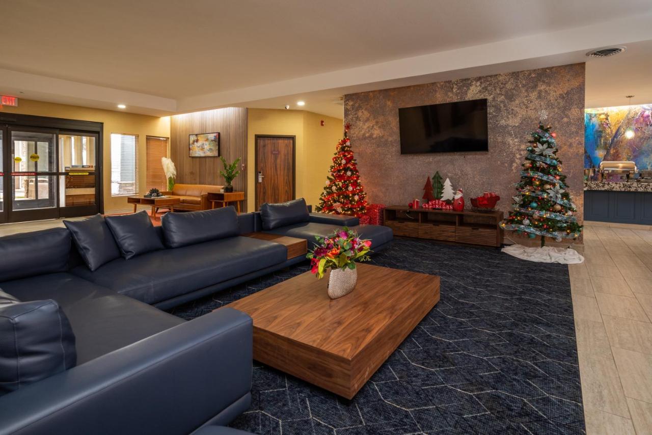 Endeavor Inn & Suites, Trademark Collection By Wyndham Topeka Bagian luar foto