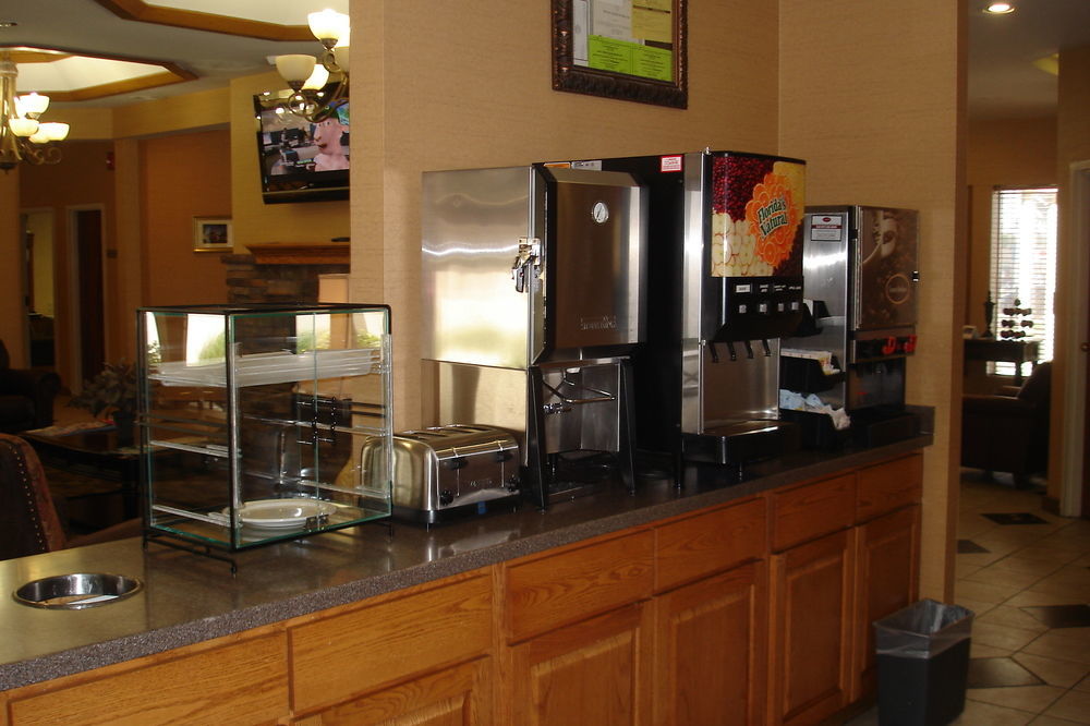Endeavor Inn & Suites, Trademark Collection By Wyndham Topeka Bagian luar foto