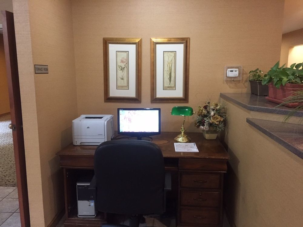 Endeavor Inn & Suites, Trademark Collection By Wyndham Topeka Bagian luar foto